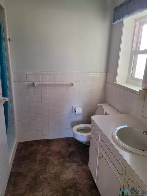 Bath - 1309 Huntington Way St, Clovis, NM 88101 photo 1 of 4