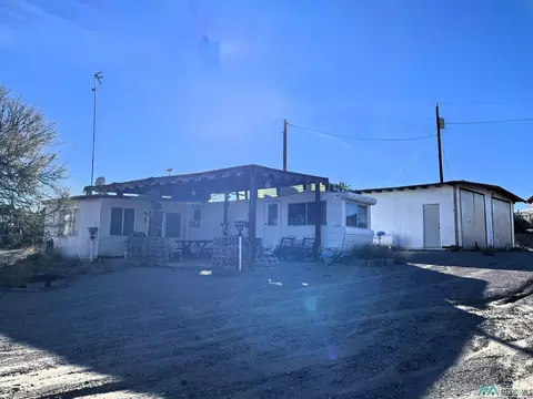 520 Trout Rd, Elephant Butte, NM 87935