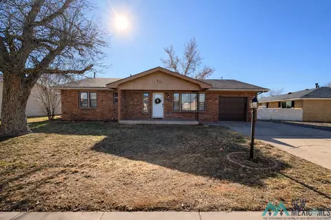 321 W Christopher Dr, Clovis, NM 88101