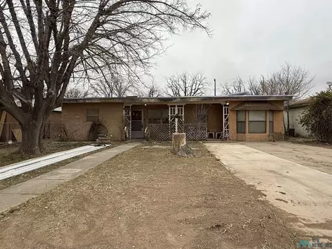 1504 W Hank Ave, Artesia, NM 88210