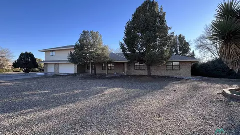 8 Walking Cane Ln, Roswell, NM 88201