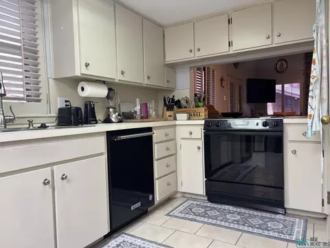 Kitchen - 117 Fairway Ter N, Clovis, NM 88101 photo 2 of 3