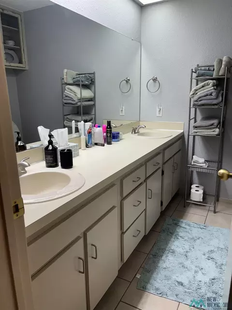 Bath - 117 Fairway Ter N, Clovis, NM 88101 photo 1 of 1