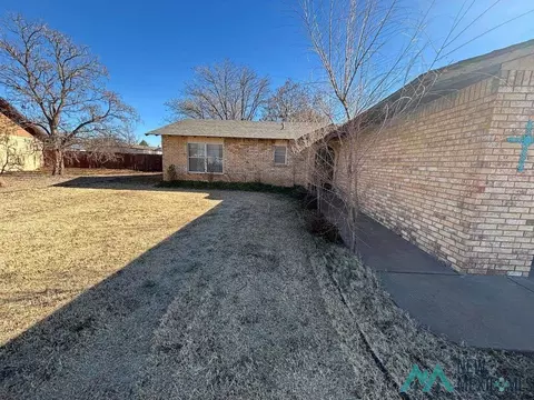 1725 Belvoir Cir, Clovis, NM 88101