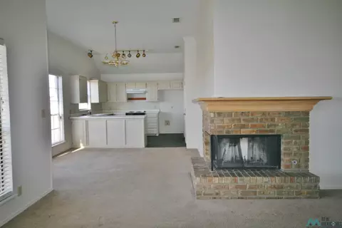 Living - 1328 Concord, Clovis, NM 88101 photo 3 of 3