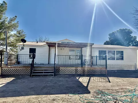 207 Chuck Wagon Rd, Carlsbad, NM 88220
