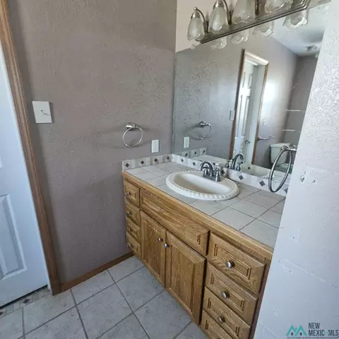Bath - 1908 Weeden Dr, Clovis, NM 88101 photo 3 of 6