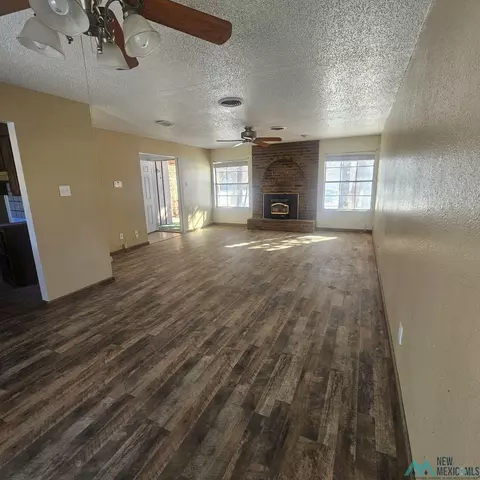 Living - 1908 Weeden Dr, Clovis, NM 88101 photo 3 of 6