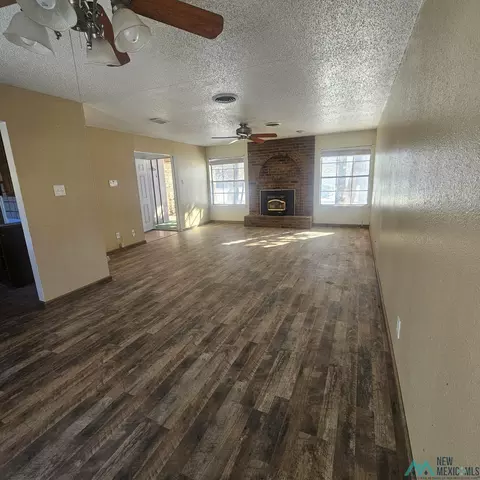 Living - 1908 Weeden Dr, Clovis, NM 88101 photo 4 of 6