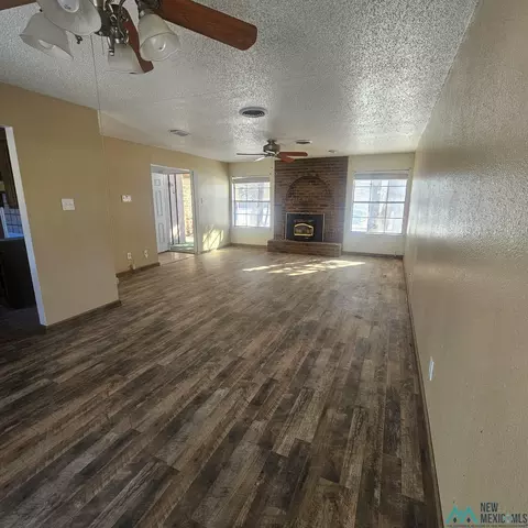 Living - 1908 Weeden Dr, Clovis, NM 88101 photo 6 of 6