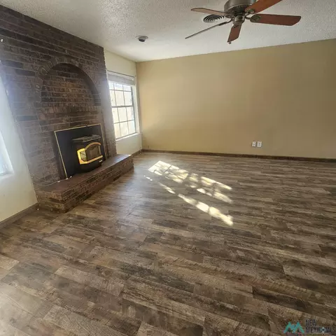 Living - 1908 Weeden Dr, Clovis, NM 88101 photo 5 of 6