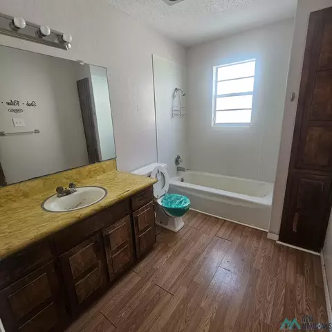 Bath - 1908 Weeden Dr, Clovis, NM 88101 photo 1 of 6