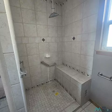 Bath - 1908 Weeden Dr, Clovis, NM 88101 photo 2 of 6