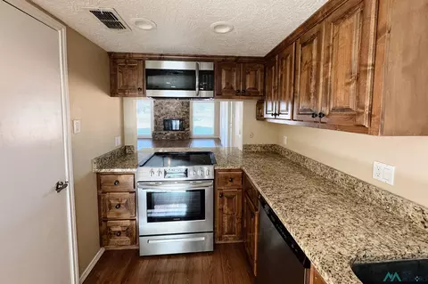 Kitchen - 208 Lakeview Ter, Clovis, NM 88101 photo 1 of 7