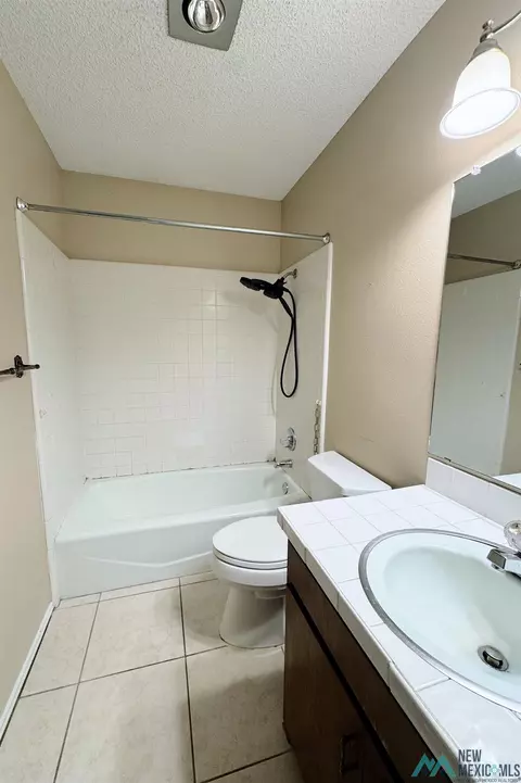 Bath - 208 Lakeview Ter, Clovis, NM 88101 photo 3 of 6