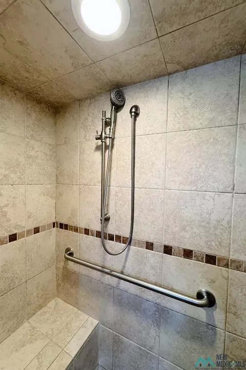 Bath - 208 Lakeview Ter, Clovis, NM 88101 photo 6 of 6