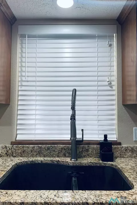 Kitchen - 208 Lakeview Ter, Clovis, NM 88101 photo 4 of 7
