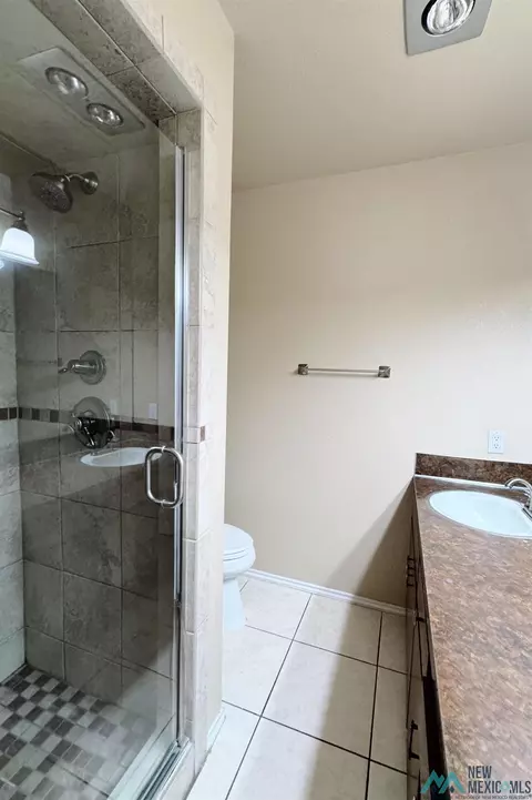 Bath - 208 Lakeview Ter, Clovis, NM 88101 photo 1 of 6