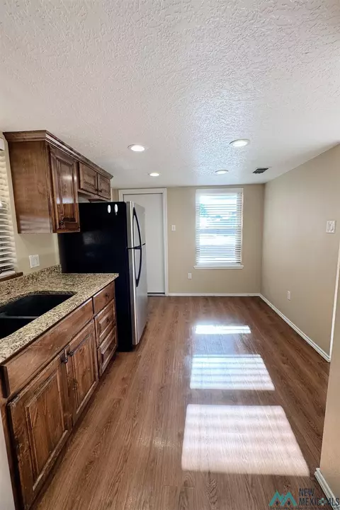Kitchen - 208 Lakeview Ter, Clovis, NM 88101 photo 5 of 7