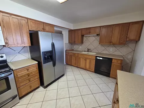 Kitchen - 2617 Axtell St, Clovis, NM 88101 photo 3 of 5