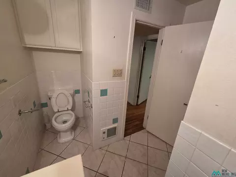 Bath - 2617 Axtell St, Clovis, NM 88101 photo 3 of 5