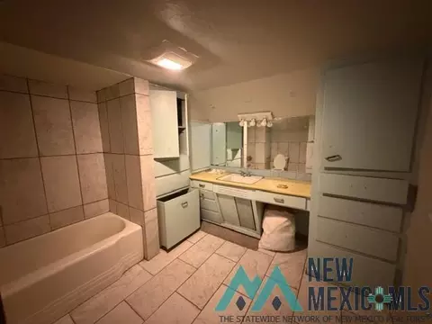 Bath - 520 N Mitchell St, Clovis, NM 88101 photo 2 of 9