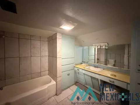 Bath - 520 N Mitchell St, Clovis, NM 88101 photo 4 of 9