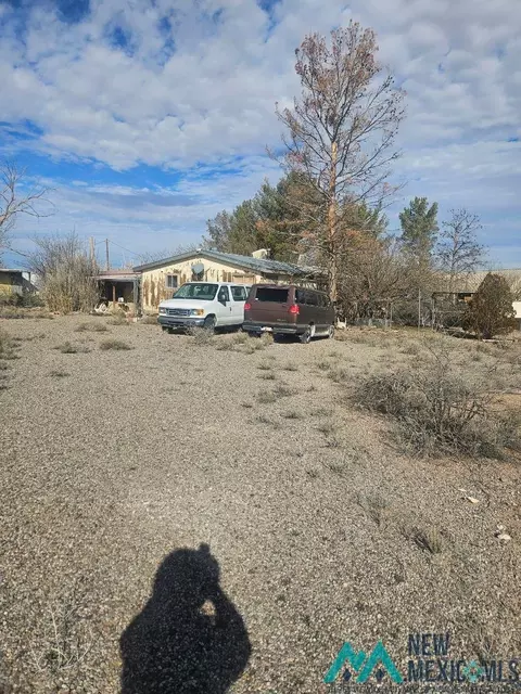 49 Cattle Rest Rd, Lordsburg, NM 88045
