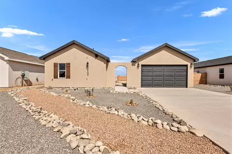 2309 Magnolia Ln, Roswell, NM 88203