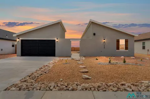 2302 Magnolia Ln, Roswell, NM 88203