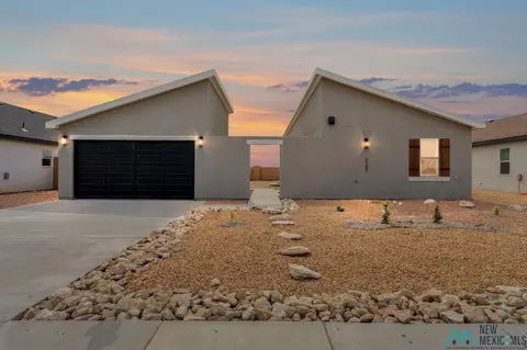 2302 Magnolia Ln, Roswell, NM 88203