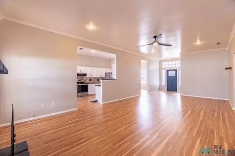 Living - 2312 Northglen Dr, Clovis, NM 88101 photo 3 of 4