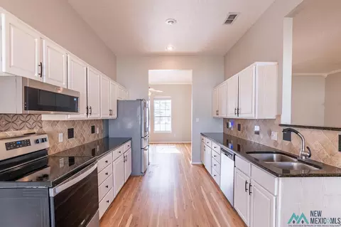 Kitchen - 2312 Northglen Dr, Clovis, NM 88101 photo 2 of 2