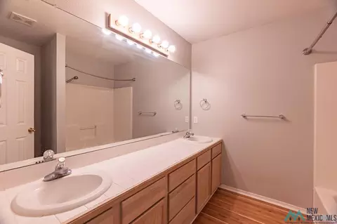 Bath - 2312 Northglen Dr, Clovis, NM 88101 photo 4 of 5
