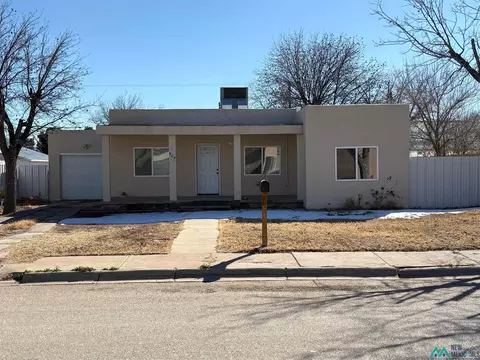 907 W Dallas Ave, Artesia, NM 88210