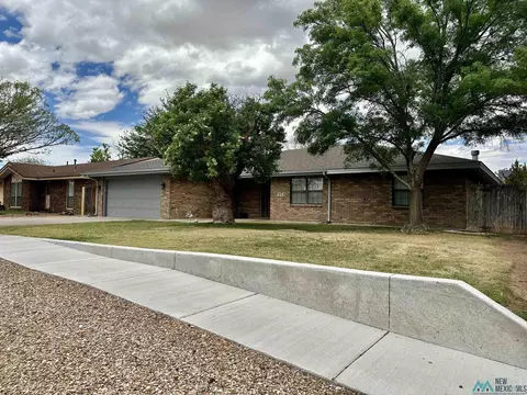 811 Monterrey Dr, Roswell, NM 88201