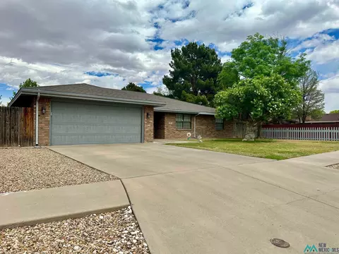 811 Monterrey Dr, Roswell, NM 88201