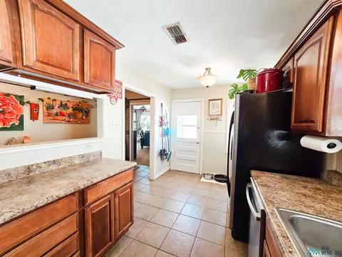 Kitchen - 1708 Ross St, Clovis, NM 88101 photo 3 of 3