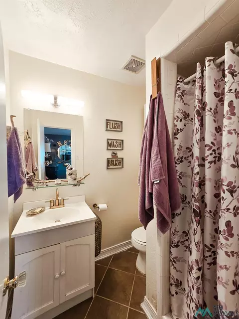 Bath - 1708 Ross St, Clovis, NM 88101 photo 3 of 4