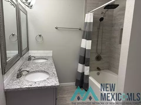 Bath - 804 Kathie, Clovis, NM 88101 photo 3 of 5