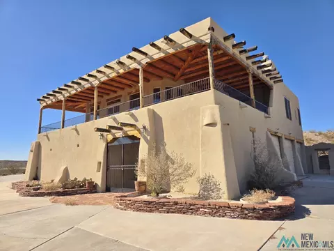 8 Hackney Circle St, Elephant Butte, NM 87935
