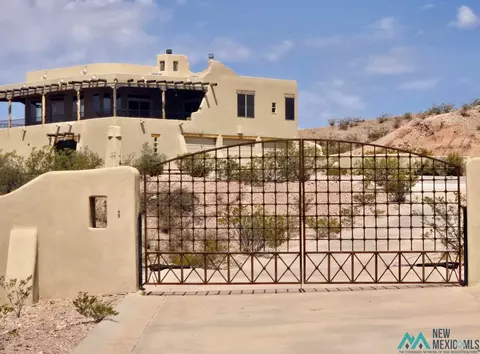 8 Hackney Circle St, Elephant Butte, NM 87935
