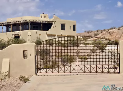 8 Hackney Circle St, Elephant Butte, NM 87935