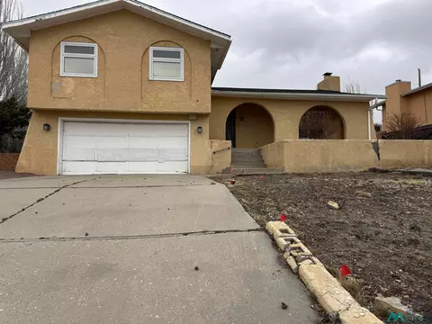 1711 Mesquite Dr, Gallup, NM 87301