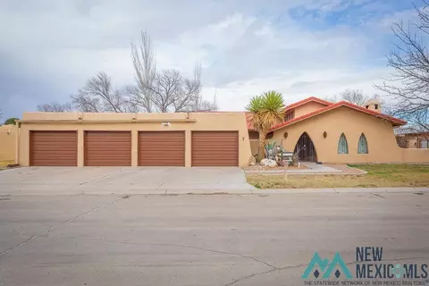 7 Robins Nest Pl, Roswell, NM 88201