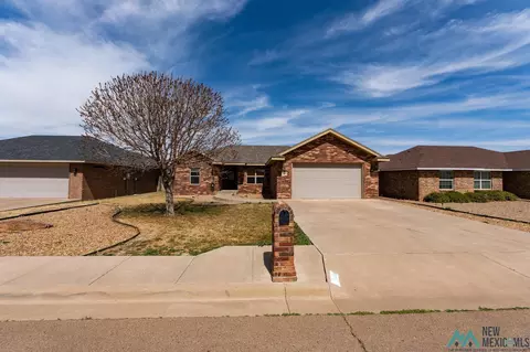 2404 Cobblestone Cir, Clovis, NM 88101