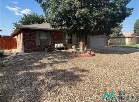 2008 W Bullock Ave, Artesia, NM 88210