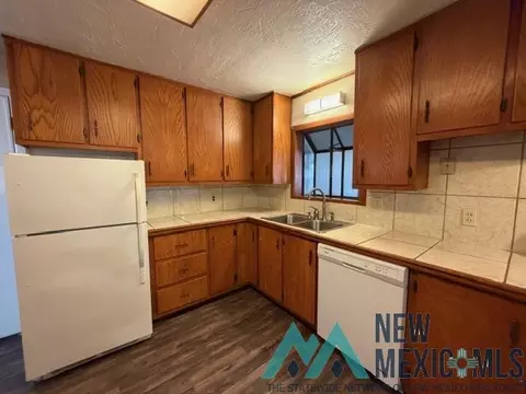 Kitchen - 108 Sandia Dr, Clovis, NM 88101 photo 2 of 2