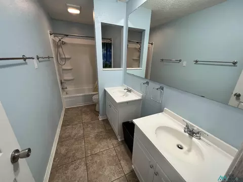 Bath - 2016 Glenarm, Clovis, NM 88101 photo 5 of 5