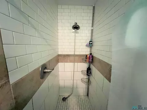 Bath - 2016 Glenarm, Clovis, NM 88101 photo 3 of 5